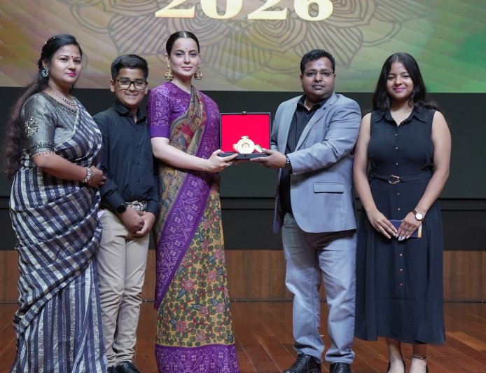 ज्योतिषाचार्य के. एम. सिन्हा को ‘राष्ट्रीय रत्न सम्मान 2026’, कंगना रनौत ने किया सम्मानित