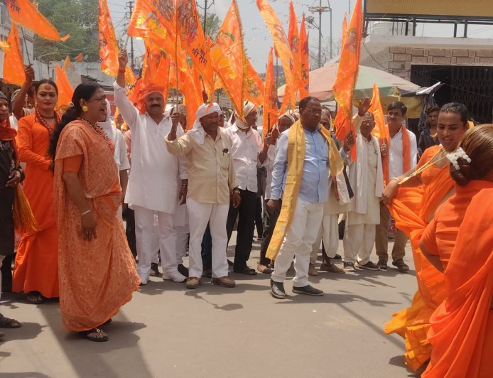 ओबरा में विश्व हिंदू महासंघ की भव्य शोभायात्रा