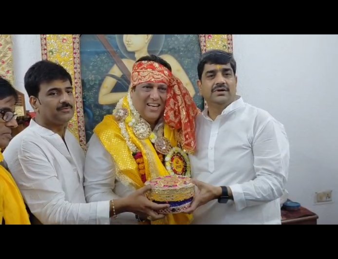 वृन्दावन में गोविंदा की भक्ति: बांके बिहारी मंदिर में टेका माथा, भक्तों में मची सेल्फी की होड़