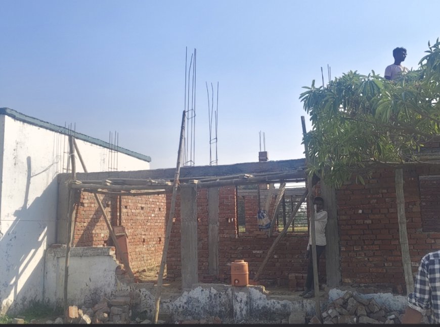 गैसड़ी में आंगनबाड़ी केंद्र निर्माण में धांधली का आरोप, घटिया सामग्री से बन रहा बच्चों का भविष्य