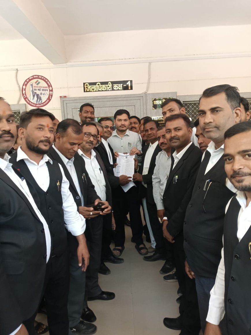 बाराबंकी में अधिवक्ताओं ने मुख्यमंत्री को सौंपा ज्ञापन