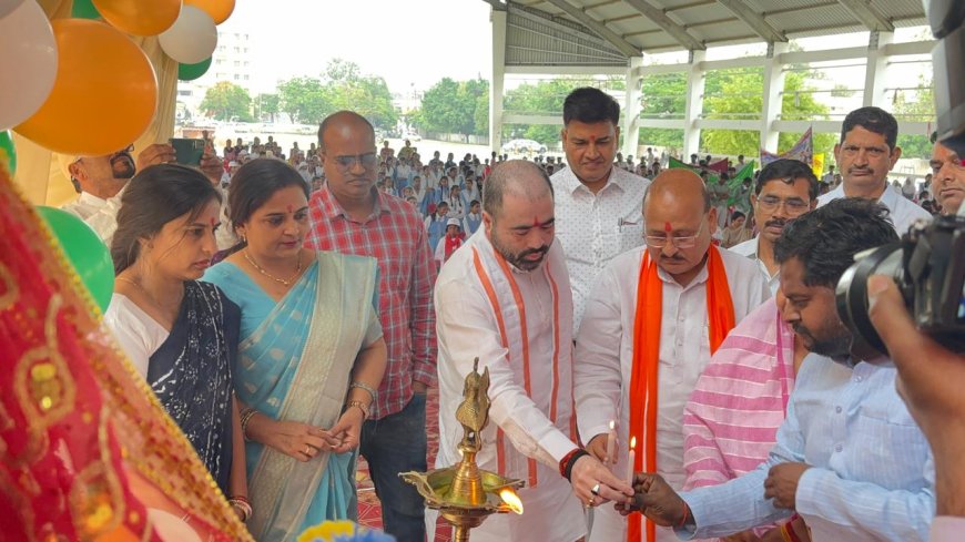 स्कूल चलो अभियान की हुई भव्य शुरुआत, रैली निकालकर दिया शिक्षा का संदेश