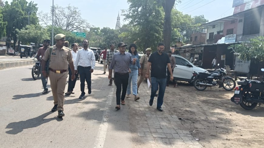 जिलाधिकारी ने किया धनुष चौराहे से पटेल तिराहे तक सड़क चौड़ीकरण व सौंदर्यीकरण कार्यों का स्थलीय निरीक्षण