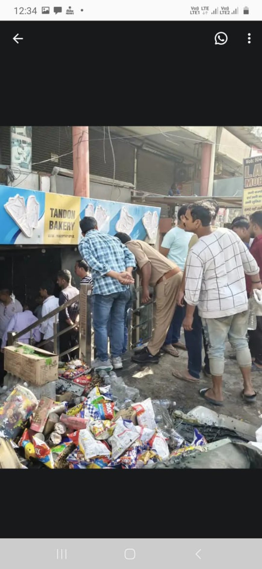 बाराबंकी में टंडन बेकरी में भीषण आग, लाखों का नुकसान