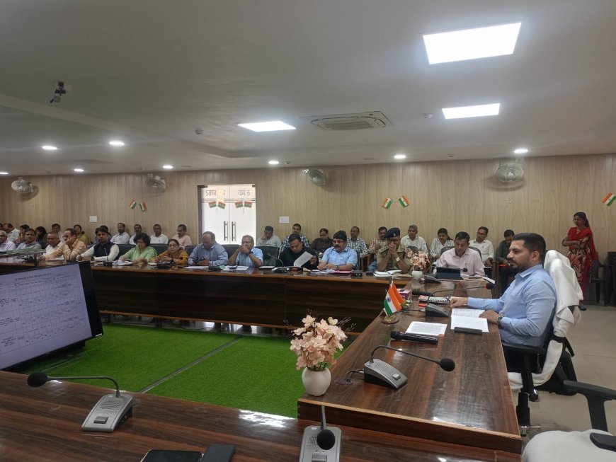 ₹50 लाख से अधिक की परियोजनाओं पर डीएम की सख्त समीक्षा, समयसीमा व गुणवत्ता पर जोर
