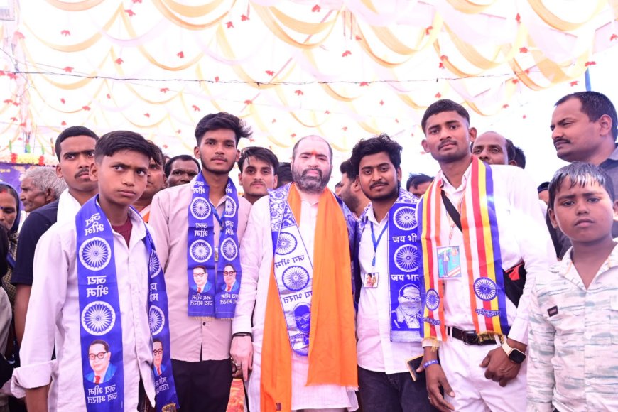 सिरौलीगौसपुर तहसील क्षेत्र के ग्राम डूंडी में अम्बेडकर जयन्ती के अवसर पर प्रदेश के खादय रसद राज्य मंत्री सतीश चन्द्र शर्मा, पूर्व कारागार कैबिनेट मंत्री राकेश कुमार वर्मा, ब्लाक प्रमुख रेनू वर्मा, पूर्व ब्लाक प्रमुख सन्तोष कुमार वर्मा सहित तमाम नेता पंहुचे