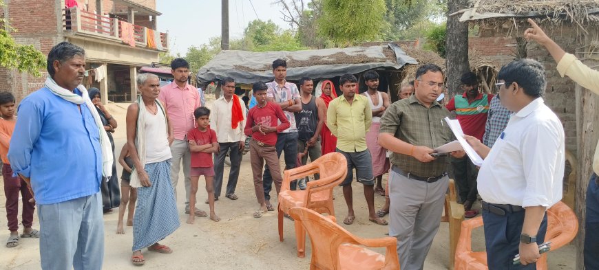 एस डी एम सिरौलीगौसपुर अनिल कुमार सरोज तहसीलदार बालेन्दु भूषण वर्मा ने ग्राम सहनीमऊ में फार्मर रजिस्ट्री शिविर का उदघाटन कर आवाश्यक दिशा निर्देश दिए