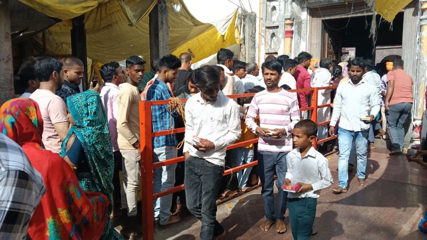 बडे बाबा के दरबार में उमडा आस्था का जन सैलाव हजारों श्रद्धालुओं ने पवित्र अभरन सरोवर में आचमन कर स्वामी जी की समाधि पर चादर परसाद चढा कर अपने को कृतार्थ किया