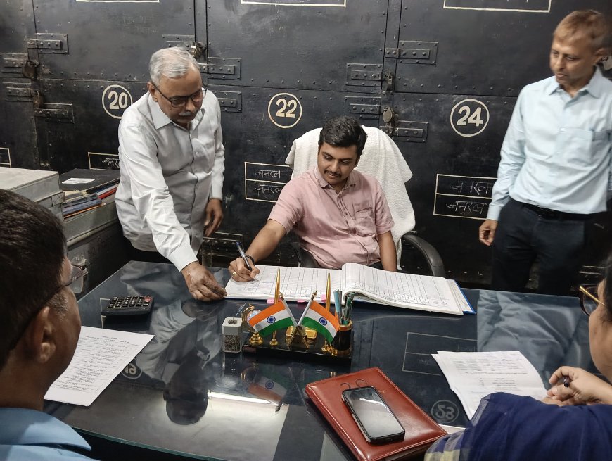 नवागत जिलाधिकारी श्री ईशान प्रताप सिंह ने संभाली बाराबंकी की कमान