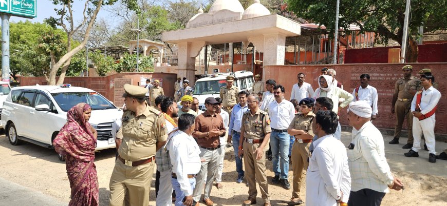 जिलाधिकारी एवं पुलिस अधीक्षक ने महर्षि वाल्मीकि आश्रम का किया संयुक्त निरीक्षण; स्वच्छता एवं अतिक्रमण हटाओ अभियान को लेकर दिए कड़े निर्देश