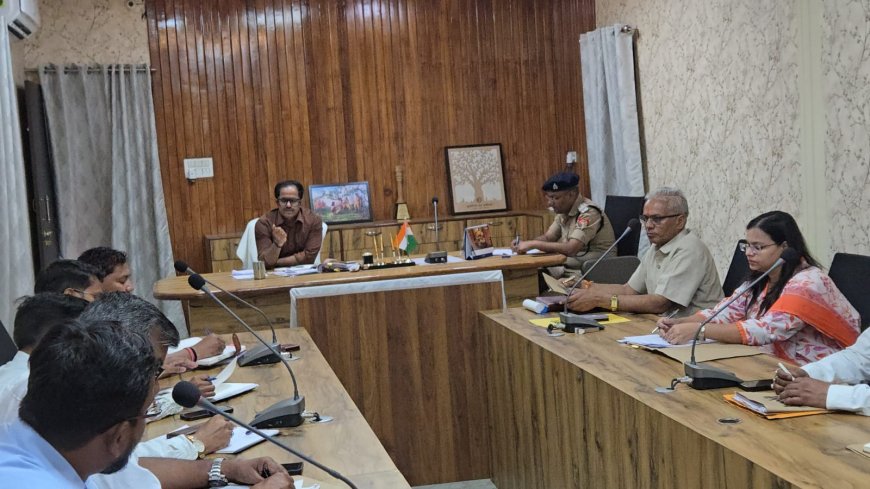 जिलाधिकारी की अध्यक्षता में संपन्न हुई जिला स्तरीय सड़क सुरक्षा समिति की बैठक; सड़क सुरक्षा के मानकों का कड़ाई से अनुपालन सुनिश्चित करने के निर्देश