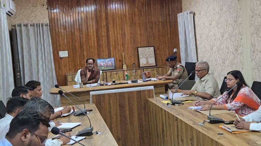 जिलाधिकारी की अध्यक्षता में संपन्न हुई जिला स्तरीय सड़क सुरक्षा समिति की बैठक; सड़क सुरक्षा के मानकों का कड़ाई से अनुपालन सुनिश्चित करने के निर्देश