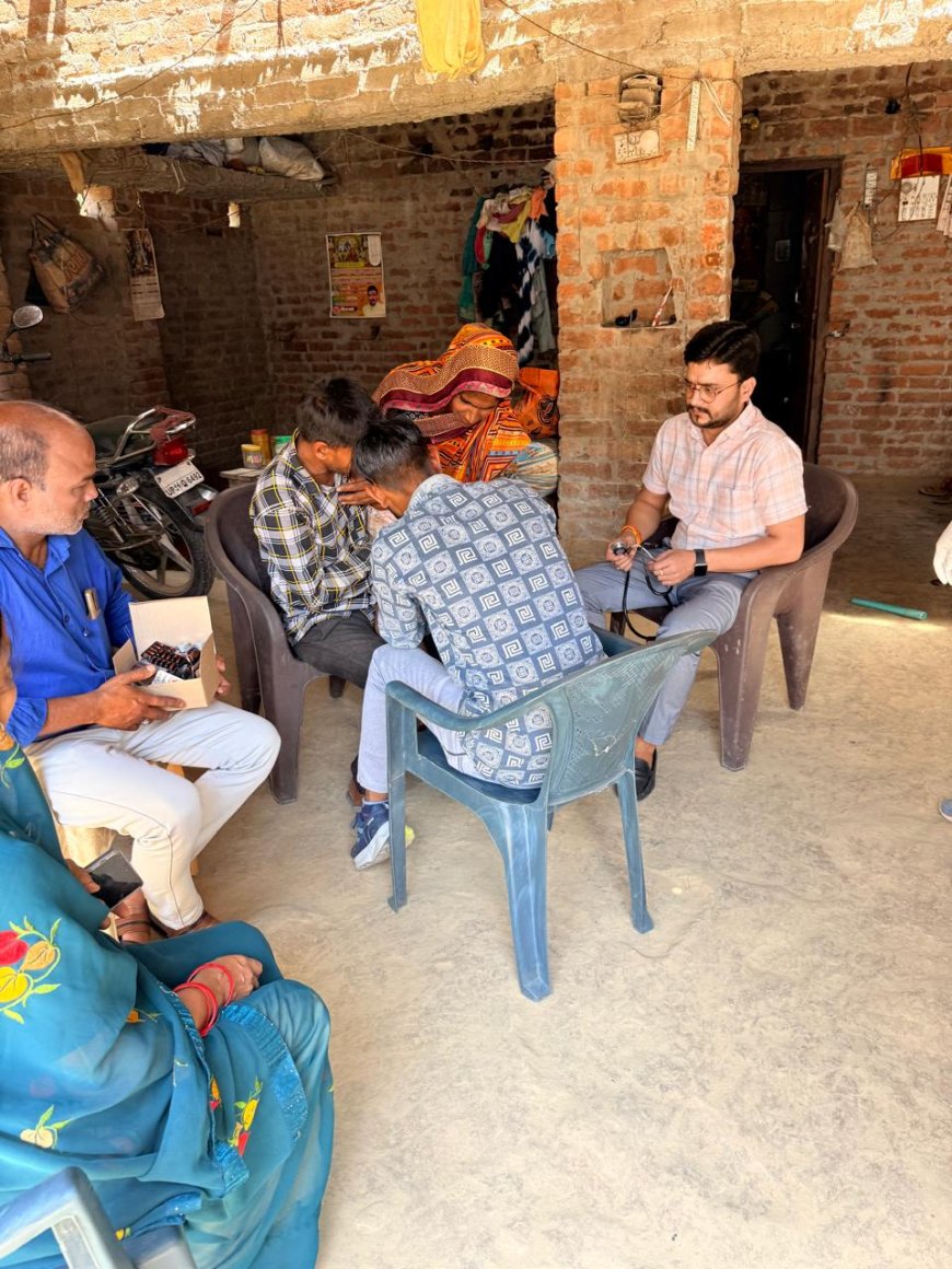 चौखंडी गांव में दिमागी बुखार जैसे लक्ष्क्षण मिलने की सूचना पर सी एस सी सिरौलीगौसपुर की टीम गांव पंहुची