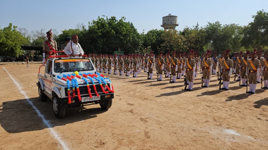 पुलिस लाइन, चित्रकूट में प्रशिक्षण प्राप्त कर रहे आरक्षियो द्वारा पासिंग आउट परेड की रिहर्सल परेड का आयोजन किया गया ।