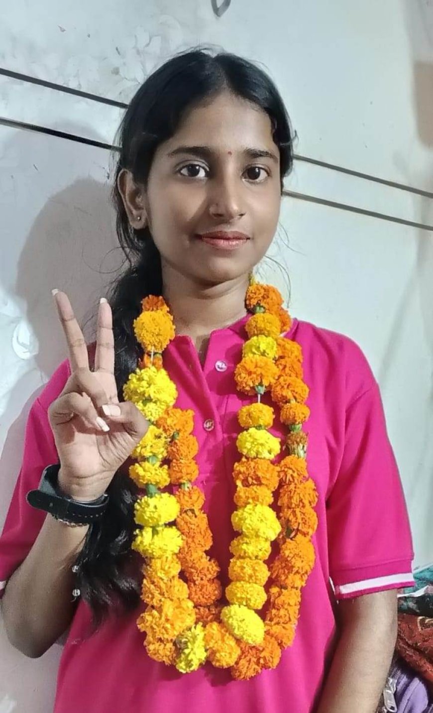 टिकैतनगर की दो बेटियों ने यूपी बोर्ड हाईस्कूल में टॉप-10 में बनाया स्थान, क्षेत्र का नाम किया रोशन