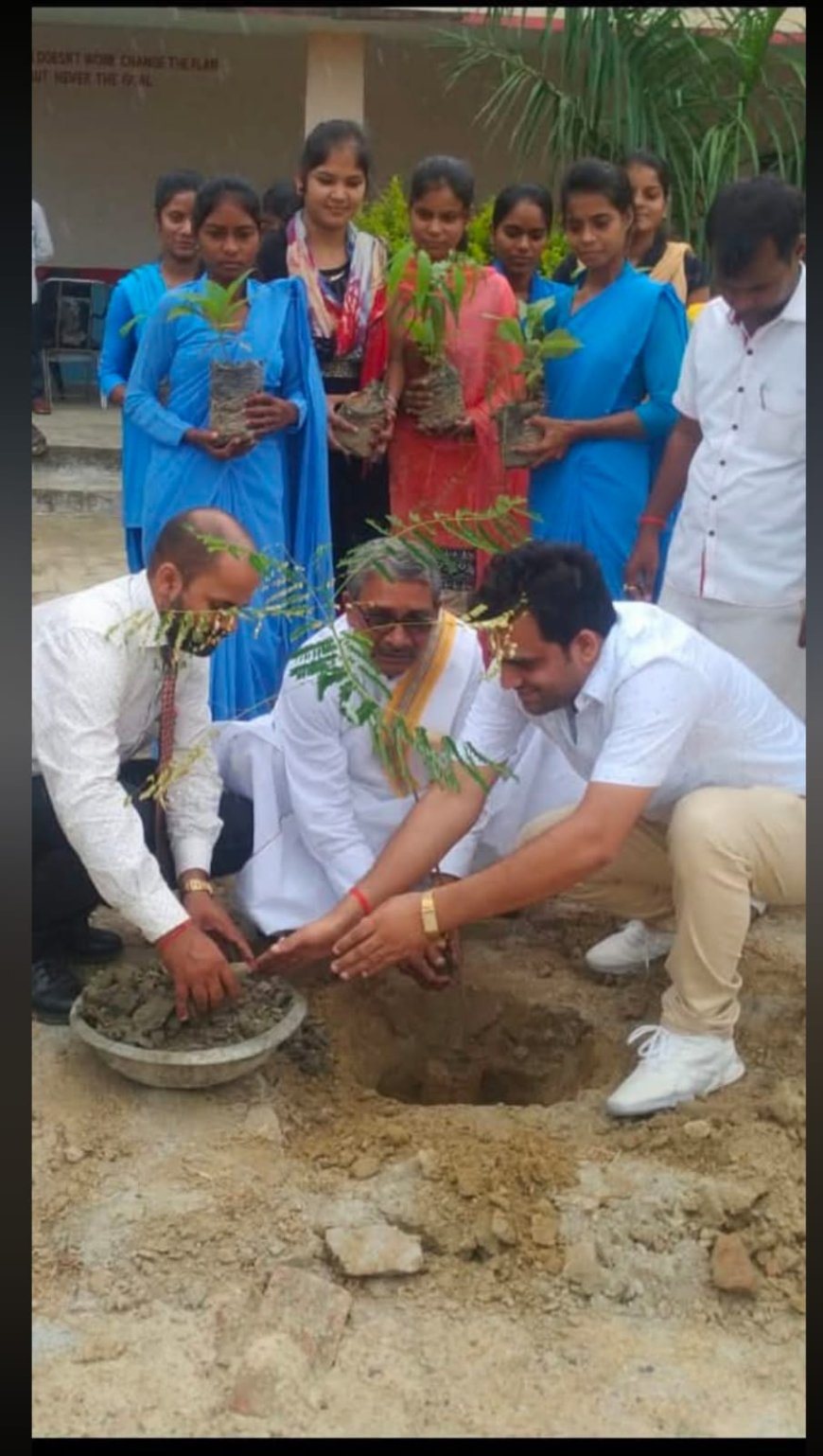 वृक्ष पृथ्वी के अस्तित्व के लिए अनिवार्य :  डॉ. अमरेंद्र भूषण पाण्डेय