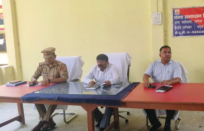 थाना समाधान दिवस कोतवाली बदोसरांय उपजिलाधिकारी अनिल कुमार सरोज की अध्यक्षता एंव प्रभारी निरीक्षक राम अवतार राम के संयोजन में हुआ