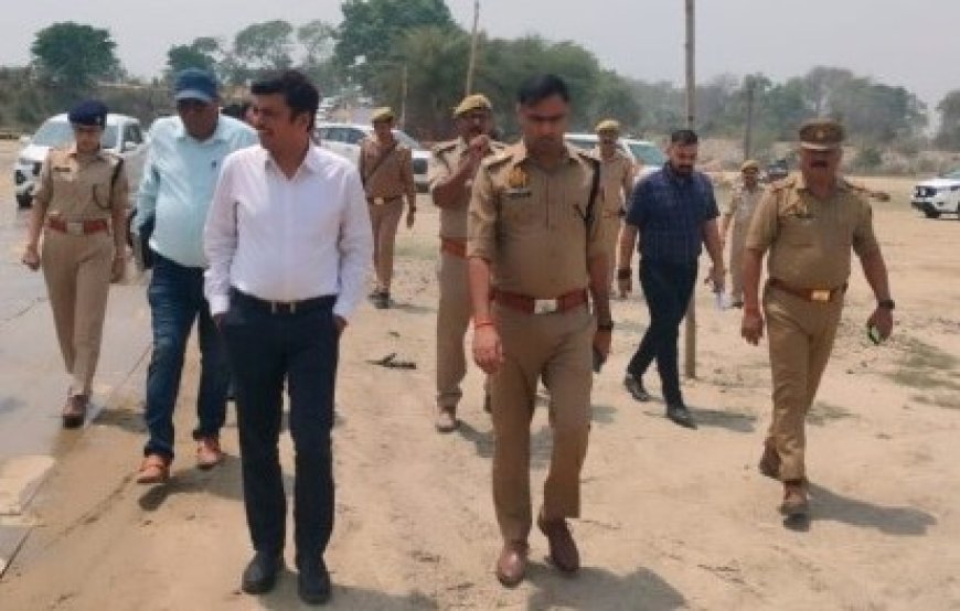 थाना समाधान दिवस में डीएम-एसपी ने सुनीं फरियादें, पीपा पुल व संजय सेतु का किया निरीक्षण