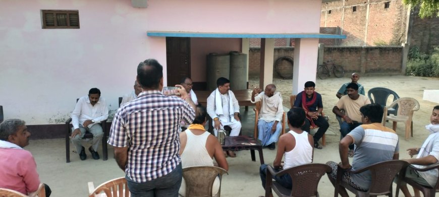 पूर्व कैबिनेट मंत्री अरविंद कुमार सिंह गोप रामनगर विधानसभा क्षेत्र के सिरकोली गांव पंहुच कर कल ट्रैक्टर ट्राली पलटने से संजय सिंह की मौत पर गहरा दुःख ब्यक्त करते हुए परिवार को ढांढस बंधाया