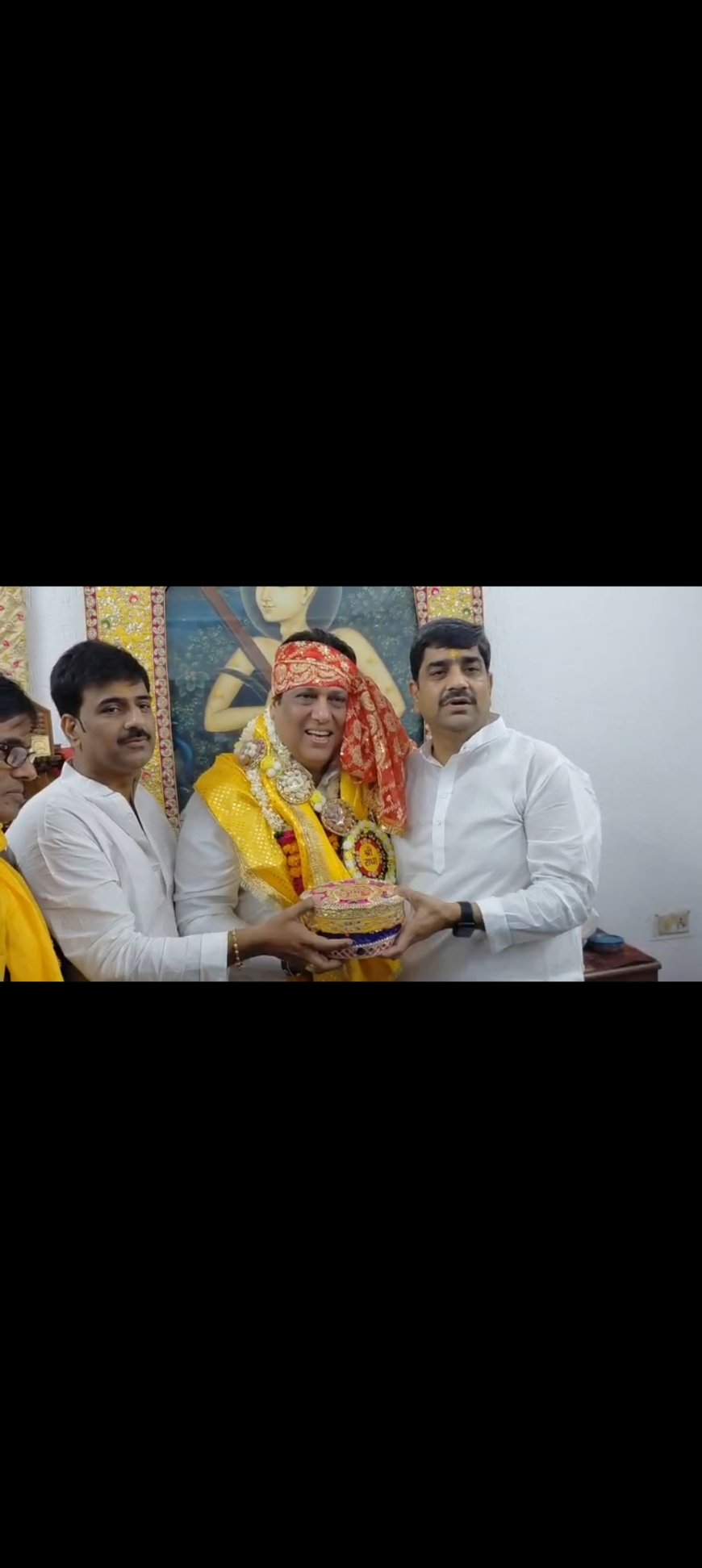 वृन्दावन में गोविंदा की भक्ति: बांके बिहारी मंदिर में टेका माथा, भक्तों में मची सेल्फी की होड़