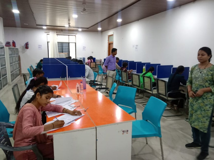 मुख्यमंत्री अभ्युदय निःशुल्क कोचिंग  हेतु जनपद चित्रकूट के पांच परीक्षा केंद्रों में राजकीय जिला पुस्तकालय,प्रवेश परीक्षा संपन्न हुई