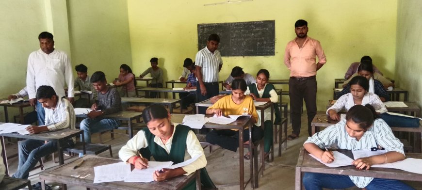 मुख्यमंत्री अभ्युदय निःशुल्क कोचिंग  हेतु जनपद चित्रकूट के पांच परीक्षा केंद्रों में राजकीय जिला पुस्तकालय,प्रवेश परीक्षा संपन्न हुई