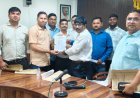 उत्तर प्रदेश लेखपाल संघ सिरौलीगौसपुर के अध्यक्ष शुभेन्द्र अवस्थी ने उपजिलाधिकारी अनिल कुमार सरोज को ज्ञापन सौंपा