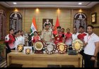मथुरा पुलिस के खिलाड़ियों का खेल में जलवा, SSP ने नगद पुरस्कार देकर किया सम्मानित आगरा जोन की टीम ने वेटलिफ्टिंग, पावरलिफ्टिंग और बॉडीबिल्डिंग में जीती चल वैजयंती, मथुरा के खिलाड़ियों का रहा अहम योगदान