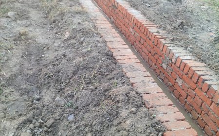 नाली निर्माण में भारी अनियमितता, घटिया सामग्री का इस्तेमाल, अधिकारियों पर मिलीभगत के आरोप क्षेत्र में चल रहे नाली निर्माण कार्य में गंभीर अनियमितताओं की शिकायत