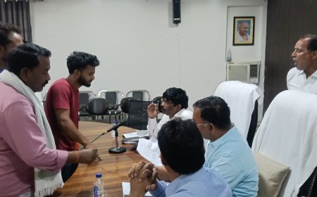 सम्पूर्ण समाधान दिवस तहसील के पारिजात सभागार में उपजिलाधिकारी अनिल कुमार सरोज की अध्यक्षता एंव तहसीलदार बालेन्दु भूषण वर्मा के संयोजन में हुआ जिसमें कुल 16 शिकायतें आयीं,5 शिकायतों का निस्तारण किया गया