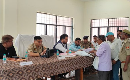 जिलाधिकारी एवं पुलिस अधीक्षक सोनभद्र द्वारा तहसील ओबरा में सुनी गई जन समस्याएं
