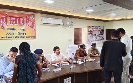 जिलाधिकारी एवं पुलिस अधीक्षक चित्रकूट की अध्यक्षता में तहसील सभागार कर्वी में सम्पूर्ण समाधान दिवस का आयोजन किया गया