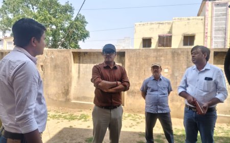जिलाधिकारी द्वारा द्वारा एस०डी०एम० कालोनी कर्वी स्थित ट्रांजिट हास्टल का निरीक्षण किया गया।