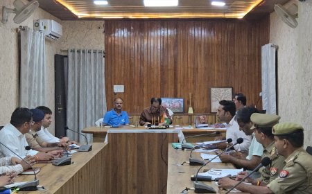 जिलाधिकारी की अध्यक्षता में नाव सुरक्षा एवं नाविक कल्याण नीति-2020 के प्रभावी क्रियान्वयन हेतु बैठक सम्पन्न