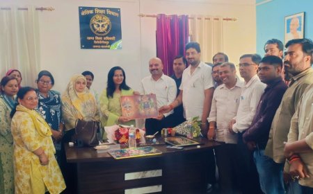 नवागत खंण्ड शिक्षा अधिकारी का अध्यापकों ने पुष्प गुच्छ भेंट कर सम्मान किया
