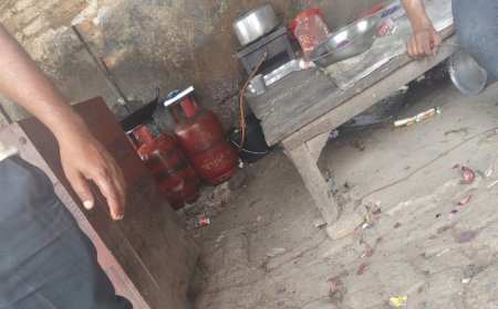 पचपेड़वा क्षेत्र में गरीबों के घरेलू गैस सिलेंडर ऊंचे दामों पर बेचे जाने का आरोप, जबकि दुकानों और व्यवसायिक प्रतिष्ठानों पर कमर्शियल की जगह घरेलू सिलेंडरों का खुलेआम उपयोग हो रहा है। बुकिंग के बाद भी उपभोक्ताओं को सिलेंडर नहीं मिल रहे, विरोध करने पर अभद्रता और कनेक्शन सस्पेंड कर दिया जाता है