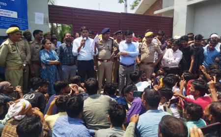 औद्योगिक क्षेत्र रनिया में मजदूरों का फूटा गुस्सा ऐस्ट्रल लिमिटेड में ठप हुआ कामकाज, हजारों मजदूरों ने खोला मोर्चा