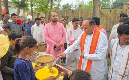 दूसरे बड़ा मंगल पर जगह-जगह लगे भंडारे के पंडाल