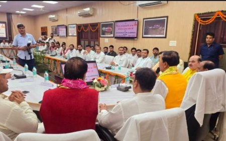 डिप्टी CM के सामने गूंजा RTO भ्रष्टाचार का मुद्दा, मीडिया प्रभारी ने फिटनेस सेंटर आगरा शिफ्ट करने पर जताई नाराजगी
