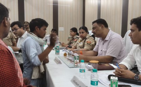 शासन के मंशानुरूप जनपद के सभी तहसीलो में आयोजित किया गया सम्पूर्ण समाधान दिवस  तहसील मड़िहान में जिलाधिकारी व पुलिस अधीक्षक ने आए हुए फरियादियो की सुनी समस्याएं