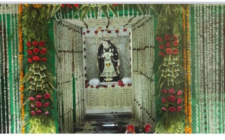 पुरुषोत्तम मास के प्रथम दिवस श्री बेटी जी मंदिर में सजा अलौकिक पुष्पपुरुषोत्तम मास के प्रथम दिवस श्री बेटी जी मंदिर में सजा अलौकिक पुष्प श्रृंगार