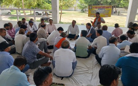सहकारी कर्मचारियों ने सरकार के खिलाफ खोला मोर्चा, सामूहिक इस्तीफे की चेतावनी