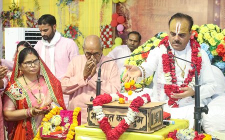 श्री हरि भागवत कथा में पंचम दिवस का आयोजन  एवं कथा व्यास डॉ श्याम सुंदर पाराशर जी महाराज द्वारा किया गया