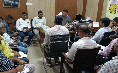 खण्ड विकास अधिकारी संजीव गुप्ता की अध्यक्षता में विकास कार्यों को लेकर बैठक हुई