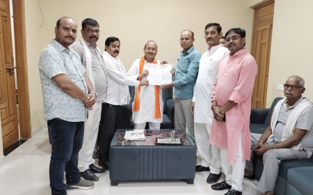 उत्तर प्रदेशीय प्राथमिक शिक्षक संघ ने शिक्षकों की विभिन्न समस्याओं को लेकर विधान परिषद सदस्य अंगद सिंह को ज्ञापन सौंपा