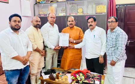 जनगणना ड्यूटी की अव्यवस्थाओं पर भड़का शिक्षक संघ, सांसद और शिक्षक एमएलसी को सौंपा ज्ञापन।