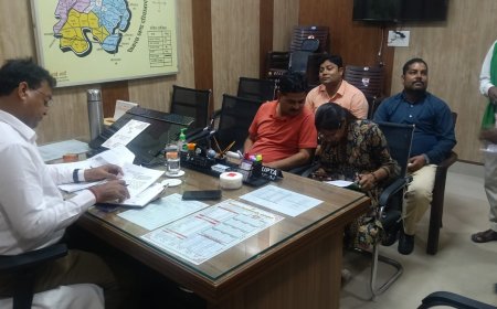 खंण्ड विकास अधिकारी संजीव गुप्ता ने एन आर एल एम कर्मियों के साथ बैठक की