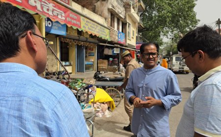 जिलाधिकारी ने किया नगर पंचायत मानिकपुर का औचक निरीक्षण; सफाई व्यवस्था में लापरवाही पर जताई तीव्र नाराजगी