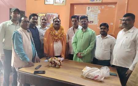 पीईएस संवर्ग में पदोन्नति पर बीईओ रमेश चंद्रा का भव्य स्वागत