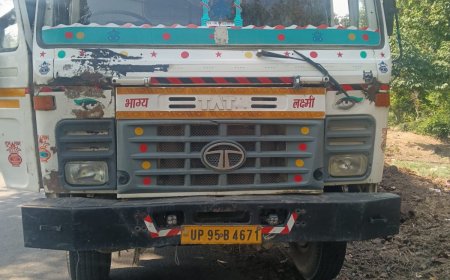 संयुक्त चिकित्सालय सिरौलीगौसपुर के पास मिटटी लदा डम्फर अवैध परिवहन करते हुए उपजिलाधिकारी अनिल कुमार सरोज तहसीलदार बालेन्दु भूषण वर्मा ने पकड कर कोतवाली बदोसरांय पुलिस के सिपुर्द किया खनन माफियाओं मे मचा हड़कंप